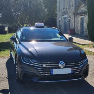 Face avant de la berline Taxi du Soleil