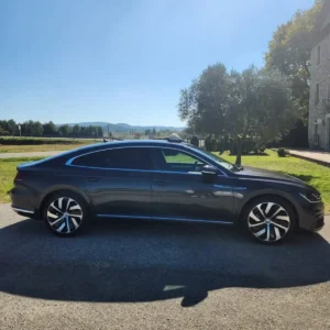 Profil droit de la berline Taxi du Soleil